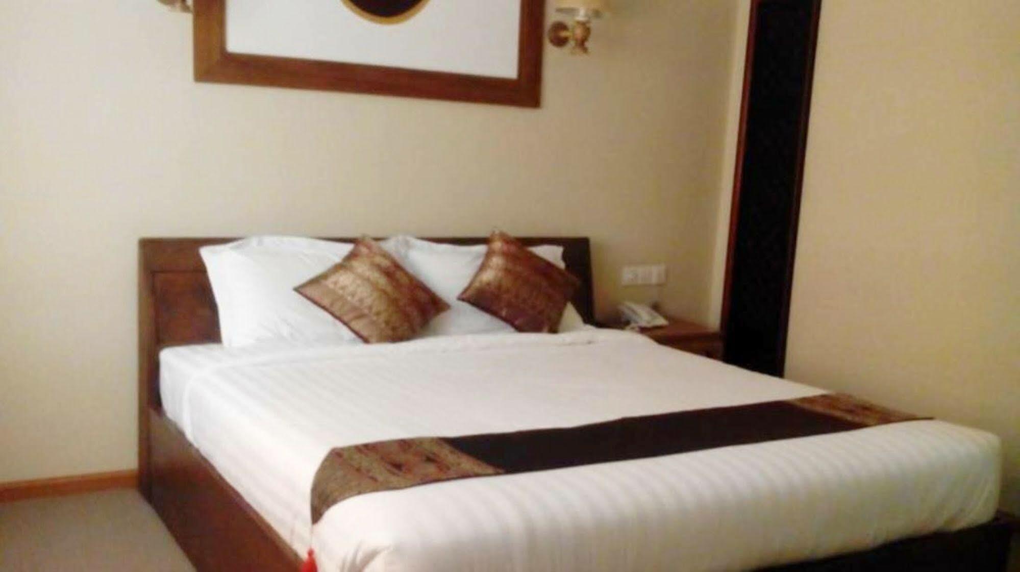 Sky View Hotel Bagan Exterior foto