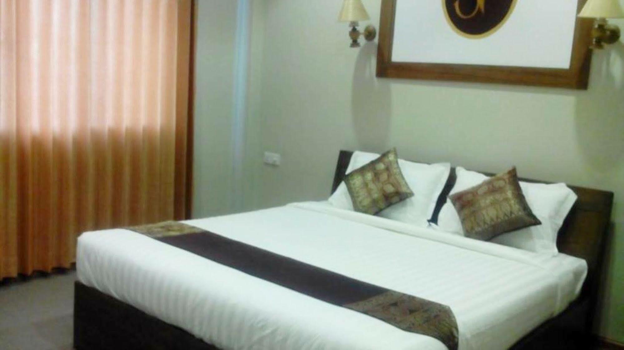 Sky View Hotel Bagan Exterior foto